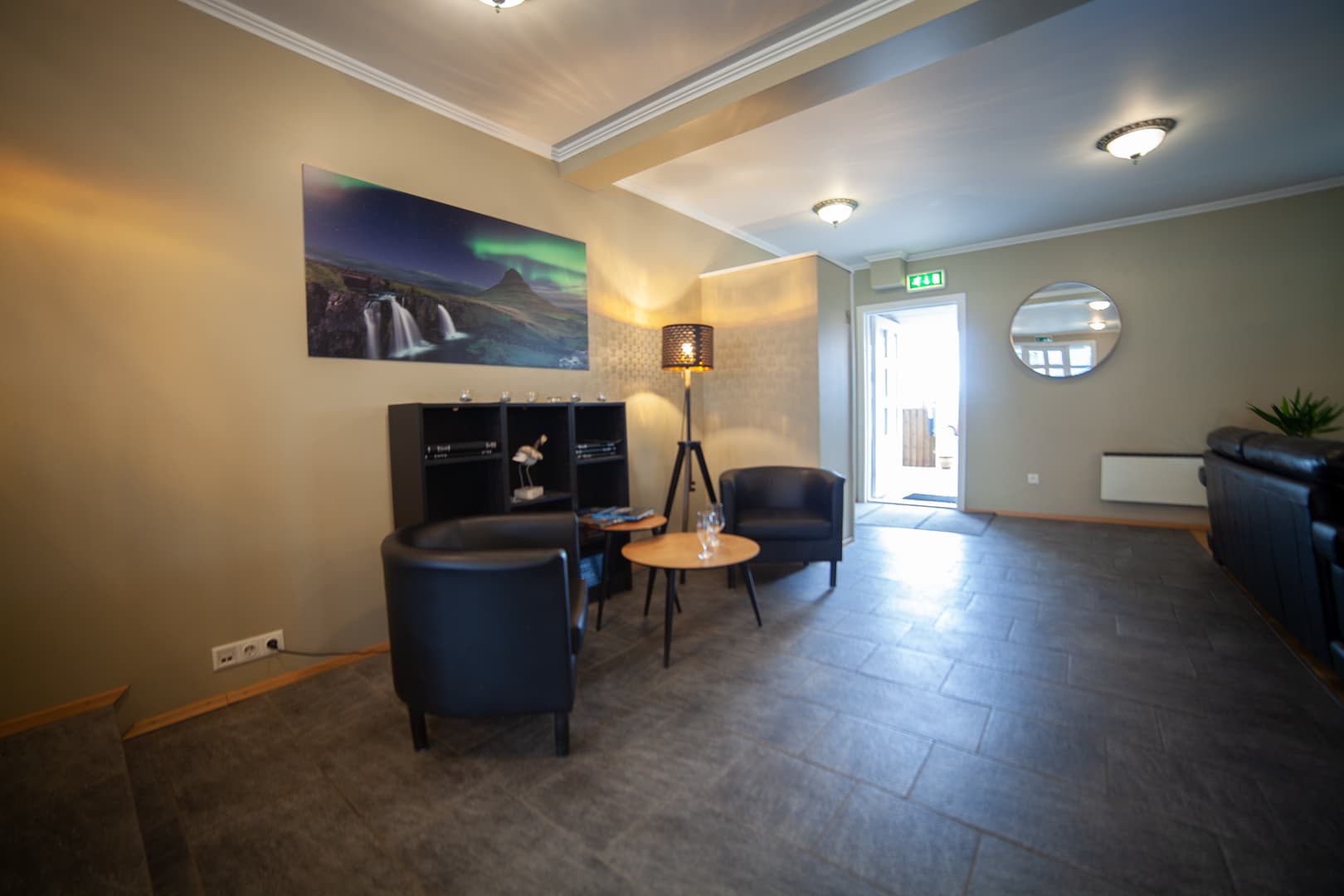 Seating corner with armchairs and a northern lights print